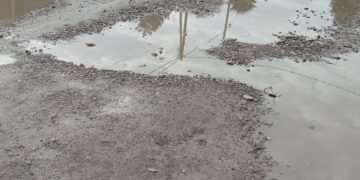 Vecinos denuncian gran pérdida de líquidos cloacales