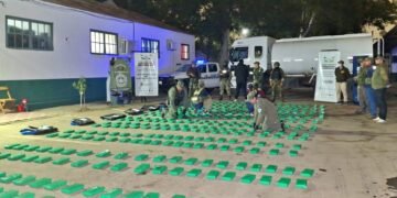 Gendarmería secuestró 440 kilos de cocaína ocultos en un camión cisterna