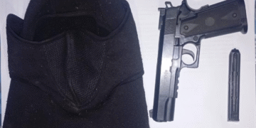 Transportaba un arma de fuego y fue demorado en Orán