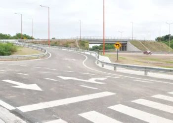 Reclaman luz en el acceso a Hipólito Yrigoyen
