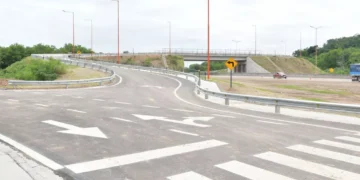 Reclaman luz en el acceso a Hipólito Yrigoyen