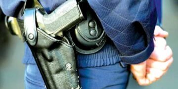 Orán: Intentó apoderarse del arma de un policía durante un traslado