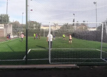 Fue a jugar fútbol 5 con sus amigos y falleció