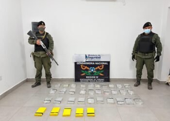 Abandonó más de 36 kilos de cocaína ocultos en juegos de sábanas al evitar un control en Aguas Blancas