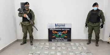 Abandonó más de 36 kilos de cocaína ocultos en juegos de sábanas al evitar un control en Aguas Blancas
