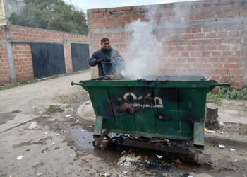 Prendieron fuego a otro contenedor de basura