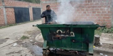 Prendieron fuego a otro contenedor de basura