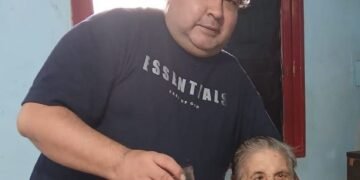 Vecino de Yrigoyen denuncia que el PAMI no le da una silla de ruedas para su mamá de 91 años