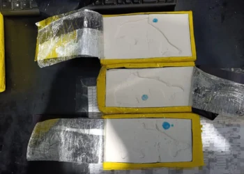 Escaparon de la Federal y dejaron 10 kilos de cocaína con la marca del Delfín