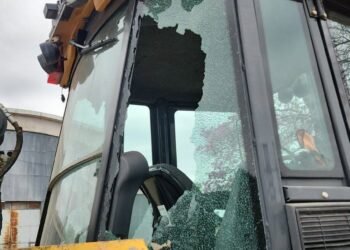 Apedrearon y rompieron una máquina municipal que realizaba trabajos de limpieza