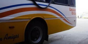 Pichanal: Apedrearon un colectivo de la empresa San Antonio