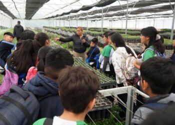 Alumnos de la Escuela “Osvaldo Burela” visitaron el Vivero Forestal Municipal