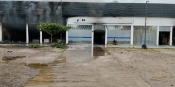 Gran incendio consumió el edificio de ARCA en Orán