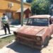Levantan autos abandonados en la vía pública