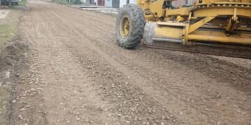 Trabajan mejorando las calles del Barrio 4 de Junio