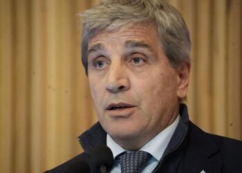Caputo negó recesión: “Estamos creciendo menos que antes”