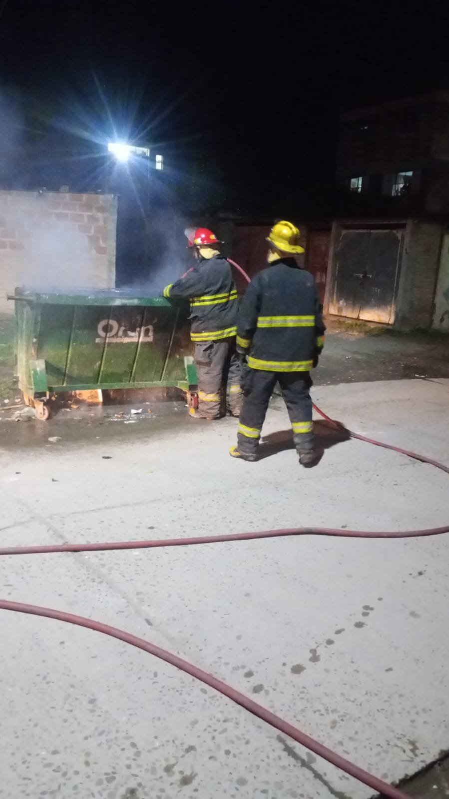 Le prendieron fuego a otro contenedor de basura - Radio Ciudad Oran