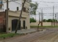 Otro poste a punto de caerse en las calles de Orán