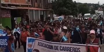 Aguas Blancas: Carreros marcharon en defensa de su trabajo