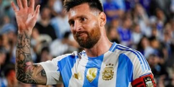 Un ex combatiente de Malvinas cantará el Himno en la despedida de Messi