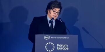 Milei en España trató de “impresentable dictador” y “delincuente ladrón” a Pedro Sánchez