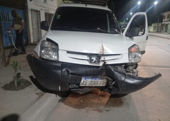 Manejaba borracho y terminó chocando una casa