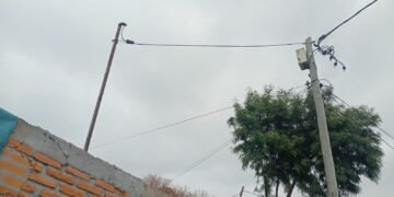 Vecina denuncia el mal estado de un poste