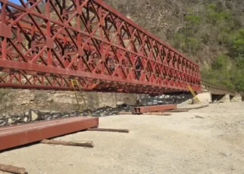 Continúa el montaje del puente Bailey de Los Toldos